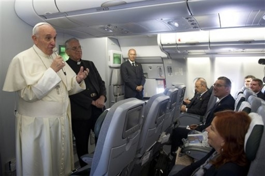 Ce-que-le-pape-Francois-a-dit-aux-journalistes-dans-l-avion_article_popin