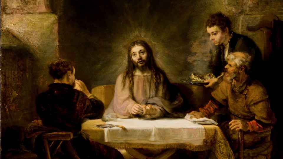 Peinture de Jésus avec un halo jaune, assis à une table, deux hommes debout à sa gauche et un autre assis à sa droite.